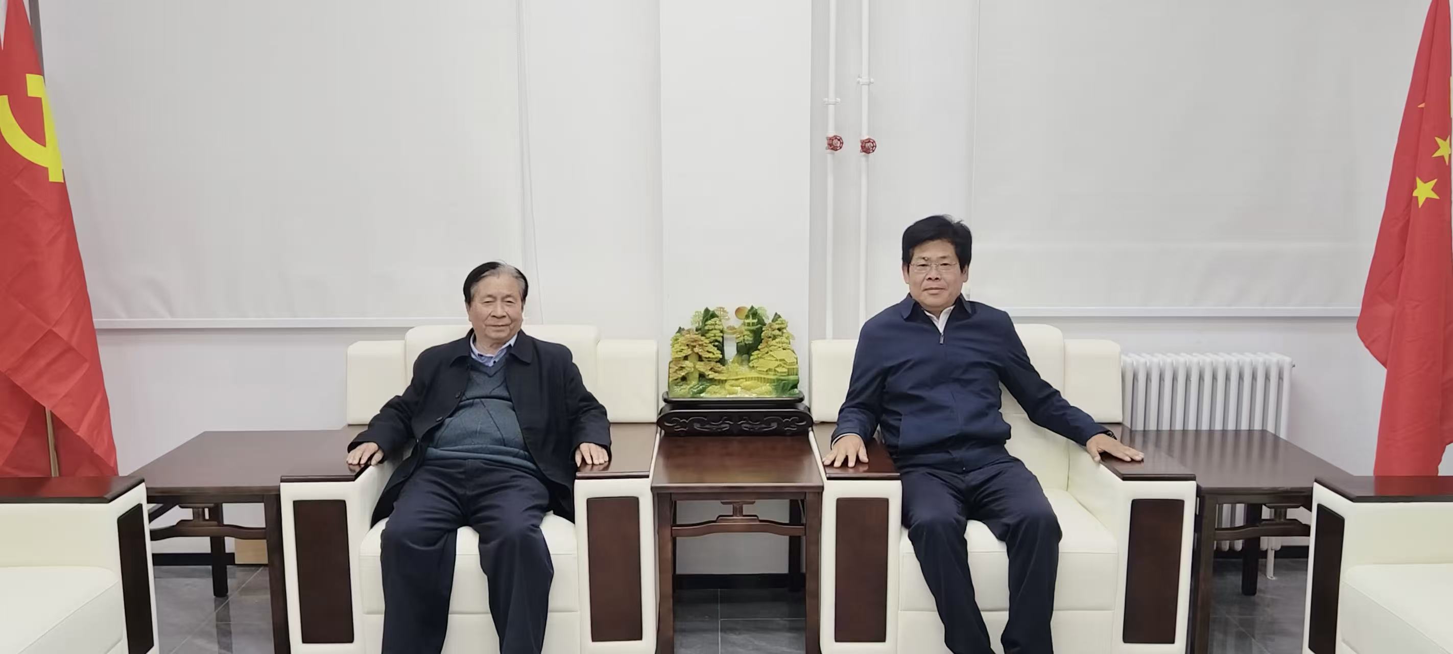 李聿子理事长与孙成院士会谈合影