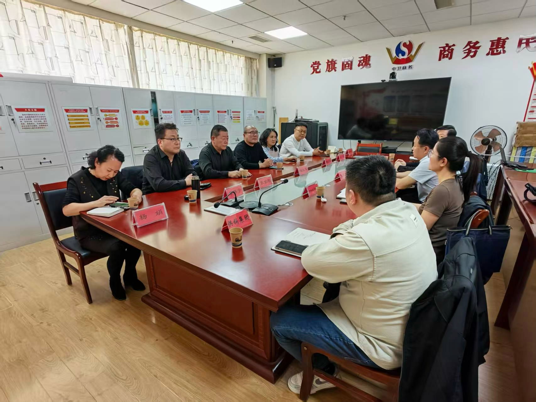 驻宁夏办事处与中卫市政府多部门座谈现场